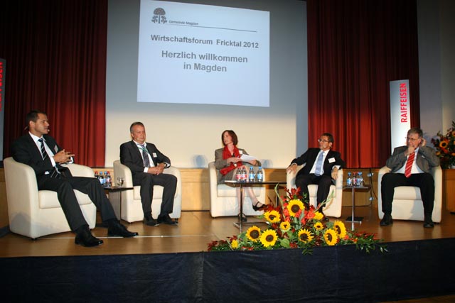 Patrick Schnorf, Dr. Oliver Schläfli, Mirjam Jauslin, Dr. Urs Hofmann und Hansueli Bühler (v.l.) diskutierten über die Entwicklung des Fricktal. Foto: Charlotte Fröse