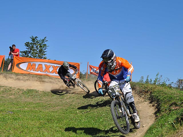 Simon Waldburger (Nr. 29) auf dem Weg zum Sieg. Foto: Jürg Waldburger