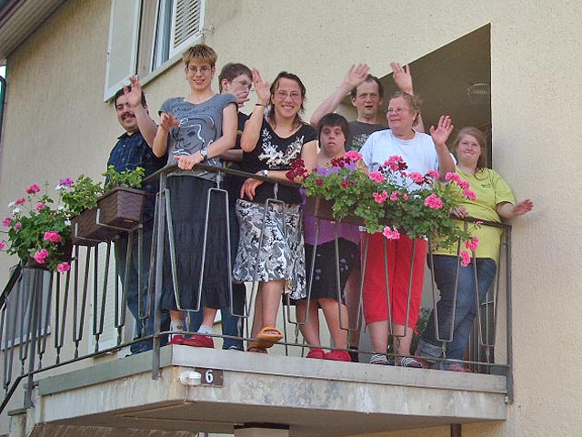 Die heutigen Bewohnerinnen und Bewohnern der WG zum Weiher.