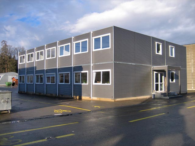 In diesem neuen Gebäude sind Büroarbeitsplätze sowie weitere Werkstatt- und Prüfräume untergebracht	Foto: zVg