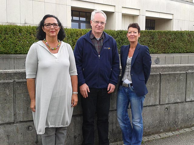 Von links: Cornelia Haller (Rosenau Apotheke), Ueli Urwyler (Präsident Gesundheitsforum), Béa Bieber (Vizepräsidentin Gesundheitsforum und Organisatorin Herbstaktion). Foto: zVg