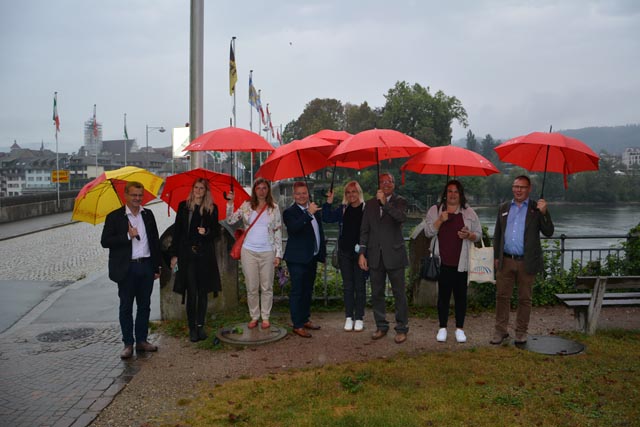 Ein kleiner Rundgang mit Stadtammann Franco Mazzi (links), Oberbürgermeister Klaus Eberhardt (Mitte) und Patrick Pauli (rechts) von der Stadtplanungs- und Umweltabteilung rundete den Besuch der Delegation aus Guben-Gubin ab. Foto: zVg