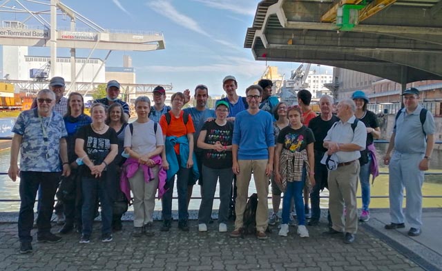 Die Mitglieder des Vereins Insieme Rheinfelden am Rheinhafen in Basel. Foto: zVg