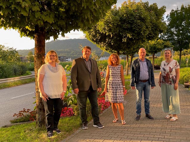 Die bisherigen und heute für die kommende Amtsperiode wiedergewählten Gemeinderatsmitglieder (von links): Vizeammann Bernadette Ankli, Gemeindeammann Beat Käser, Gemeinderätin Andrea Porriciello, Gemeinderat Hansruedi Schlatter und Gemeinderätin Sabine Datz. Foto: zVg