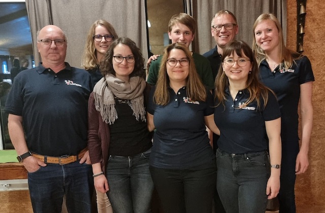 Der alte/neue Vorstand mit den beiden neuen Aktivmitglieder (von links): Martin Eberle, Milena Sacher, Janine Wyss, Manuela Hürbin, Janis Bracher, Sascha Gut, Martina Mösch, Caroline Kim. Foto: zVg