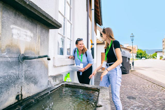 Gerade bei heissen Temperaturen ist kühles Nass unterwegs sehr willkommen. Foto: Sonja Fasler