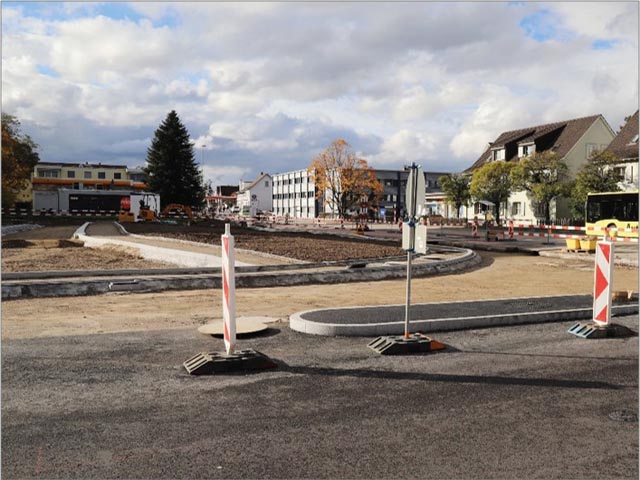 Die neue Rauricastrasse sowie der Bushof Augst Stundeglas bei der Längi, aufgenommen am 20. November 2022. Foto: Tiefbauamt BL, Magnus Roth