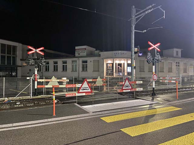 Weshalb es zur Kollision zwischen der Fussgängerin sowie dem Zug gekommen ist, ist momentan noch unbekannt. Foto: Polizei AG 