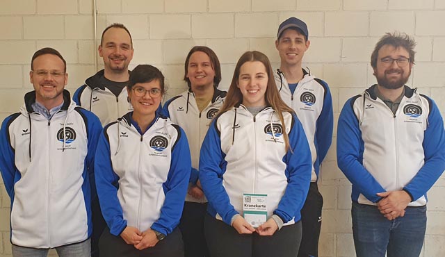 Das Aargauer Eliteteam Gewehr 10 m am Schweizer Verbandsmatch in Bern: (von links) Mikael Vontobel, Nicola Bendig, Darunee Frossard, Geri Zoller, Selina Koch, Matthias Stöckli und Andrea Rossi. Foto: AGSV