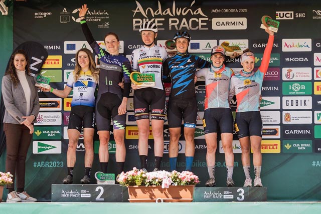 Irina Lützelschwab und Katazina Sosua durften sich in diesem Jahr über den Sieg Beim Andalusia Bike Race freuen. Foto: zVg