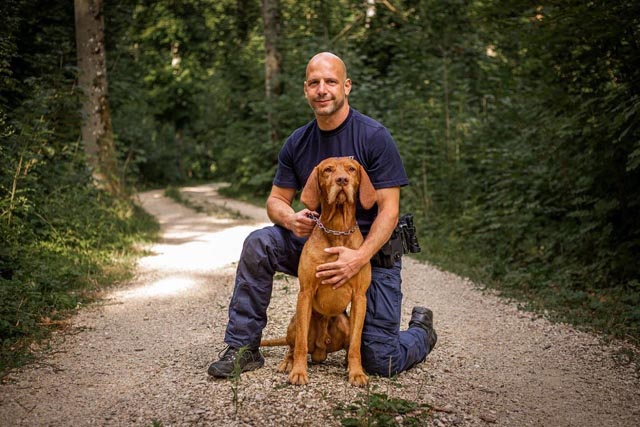 Dank Personenspürhund Falu wurde der vermisste Mann gefunden. Foto: Polizei