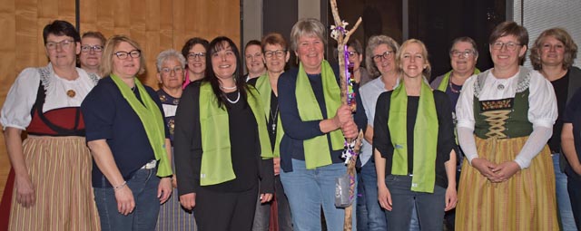 Yvonne Heggli (Mitte, hier mit ihren Vorstandskolleginnen) demissionierte nach 27 Jahren als Verbandssekretärin. Foto: wr