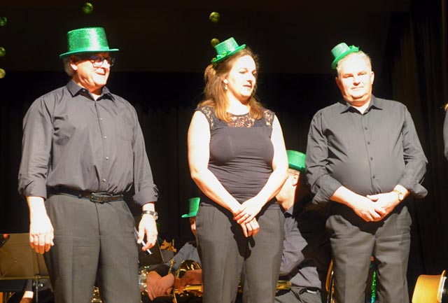 Die Geehrten: Die Kantonale Veteranin Brigitte Ackle zusammen mit den Eidgenössischen Veteranen Robert Schmid und Marcel Ackle. Foto: zVg
