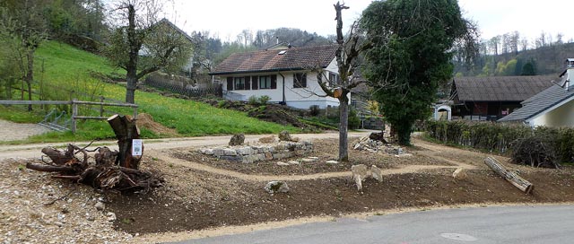 Aus dem unbedeutenden Fleck Land wurde ein naturnaher Garten. Foto: zVg