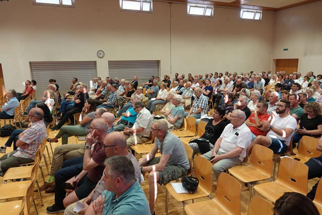 Die Veranstaltung im Gemeindesaal war gut besucht. Foto: Peter Schütz