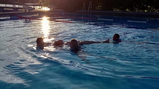 Übung Wasserrettung: Der Notfall wird geübt. Foto: zVg