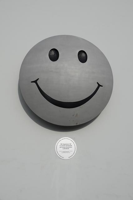 In Sisseln, wo dieses Smiley am Gemeindehaus hängt, lehnte die Bevölkerung Abklärungen für eine Gemeindefusion im Sisslerfeld ab. Foto: Peter Schütz