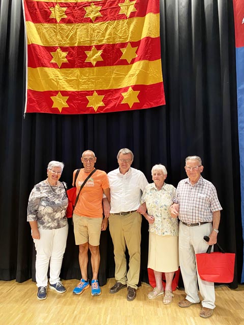 Jubilare (v.l.) Regina Aeschbacher, Heinz Locher, Stadtammann Franco Mazzi, Hildegard Wieland, Alfred Leu Fotos: zVg