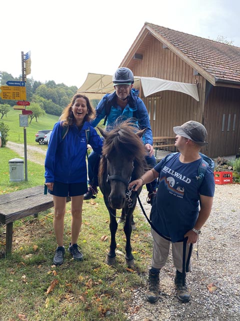 Pause für Mensch und Tier zwischen den Wanderungen. Foto: © Jurapark Aargau