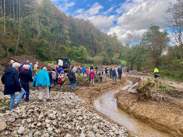 Grosses Interesse an einem tollen Naturschutzprojekt. Foto: M. Thüer, NVR