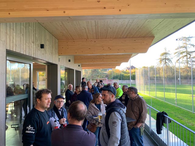 Apéro auf der grosser Terrasse. Foto: zVg