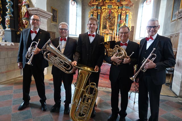Das Bläserensemble Brass Bridges begleitete den Festakt in der christkatholischen Kirche St. Leodegar musikalisch. Foto: Peter Schütz
