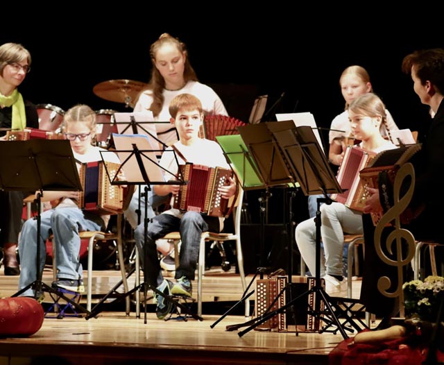 Akkordeon- und Schwyzerörgelischüler . Foto: Markus Schraner 