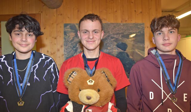 Die Medaillengewinner Gewehr U17: (von links) Eloy Decasa, Sieger Lazar Todorovic und der zweitklassierte Dominik Koch. Foto: wr