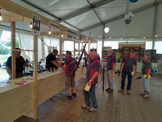 Antritt zur Waffenkontrolle. Foto: zVg