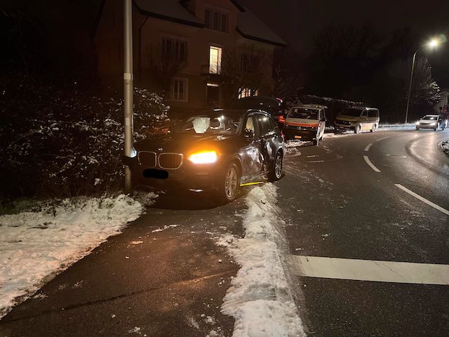 Reinach AG: Nach Streifkollision geflüchtet (Zeugenaufruf)