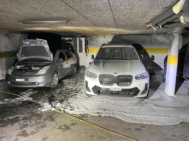 In einer Tiefgarage in Wohlern war eine Feuerwerksbatterie nach dem Entsorgen nochmals in Brand geraten. Foto: Polizei AG