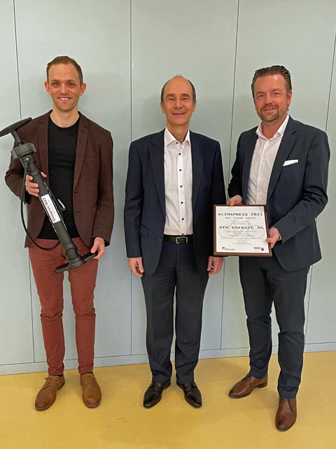 AEW gewinnt Klimapreis der Stadt Aarau. Von links: Nicola Ruch, Werner Schib und Marc Ritter. Foto: zVg