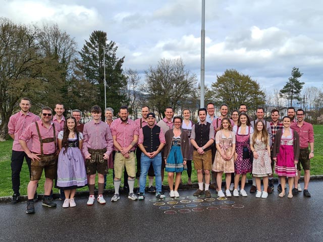 Foto der Helferinnen und Helfer an der Frühlingswiesn 2023, bei welchen sich der Turnverein Mumpf ganz herzlich bedanken möchte. Foto: zVg