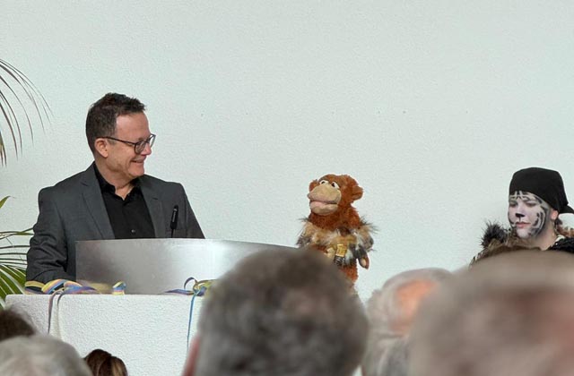 Pfaff und Aff im Gespräch. Foto: zVg