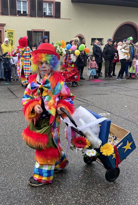 Fröhlicher Fasnachtsumzug in Möhlin. Foto: Lilia Staiger
