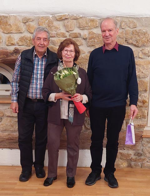  Die Jubilare (von links): Hans Jörg Huber, Edith Gasser und Paul Salzmann (alle bereits 30 Jahre im Chor). Foto: zVg