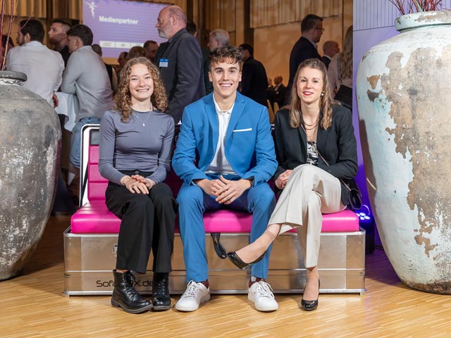 Ausgezeichnete Aargauer Leichtathletik-Talente (von links): Fabienne Hoenke (200m), Lionel Brügger (Mehrkampf), Selina Ummel (10000m). Foto: Fabio Baranzini