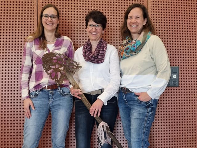 Von links: Neue Co-Aktuarin Ursula Kaufmann, abtretende Aktuarin Edith Hasler, neue Co-Aktuarin Stefanie Delz. Foto: zVg