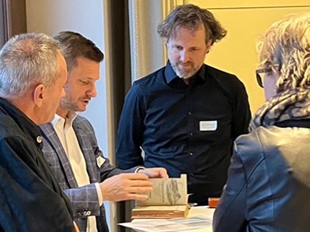 Industriekultur-Speeddating: Beat Bechtold (Direktor Aargauer Industrie- und Handelskammer) präsentiert seinen Bezug zur Aargauer Industriekultur. Foto: zVg