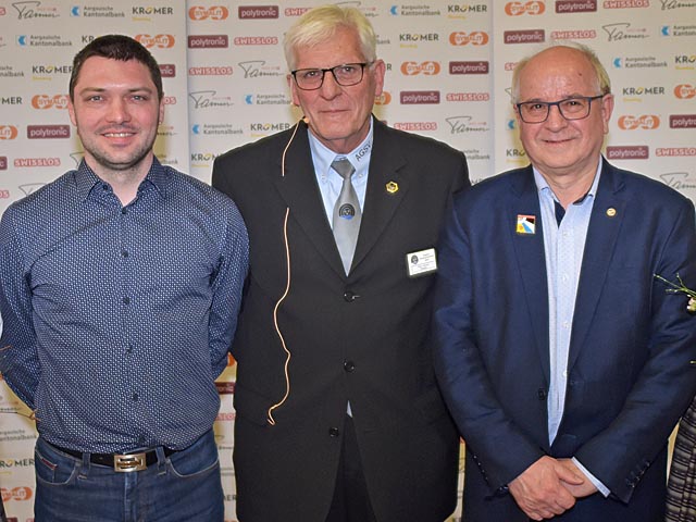 Die beiden neugewählten Thomas Vock (links, Finanzen) und René Herrmann (rechts, Geschäftsprüfungskommission) mit AGSV-Präsident Peter Gautschi. Foto: wr