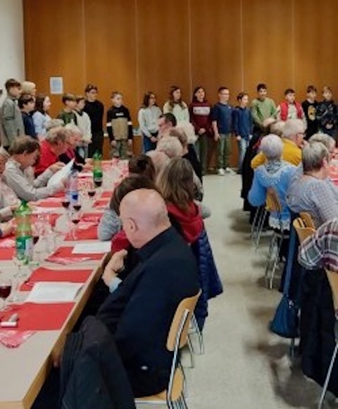 Mumpf: Seniorenmittag mit Gesangseinlage