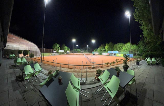 Optimal ausgeleuchteter Aussenplatz. Foto: zVg