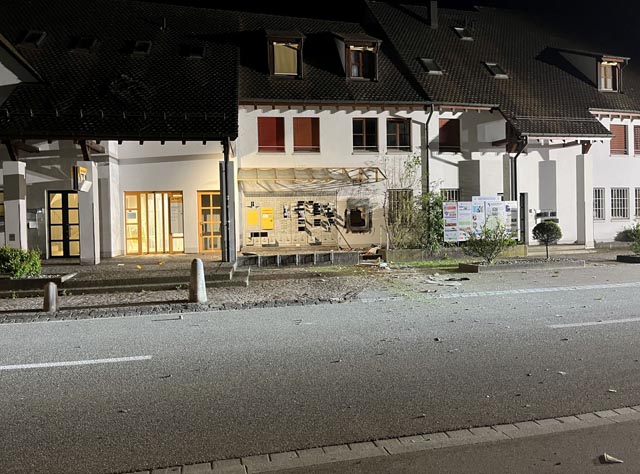 Ettingen BL: Geldautomaten gesprengt – die Polizei sucht Zeugen 