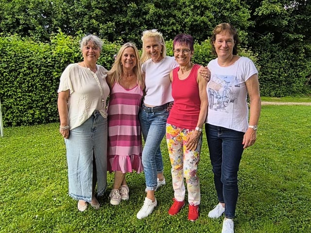 50+-1.-Liga-Damen nach ihrem starken Sieg gegen den HTC Blau-Weiss. Foto: zVg