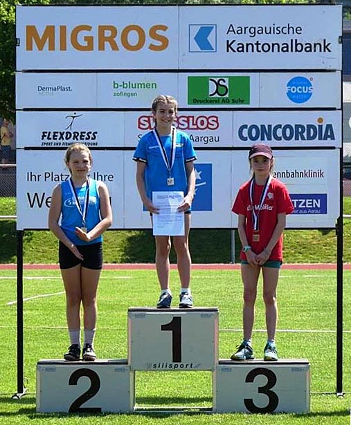 Fiona Schmid gewann das Kugelstossen der U12W. Foto: zVg