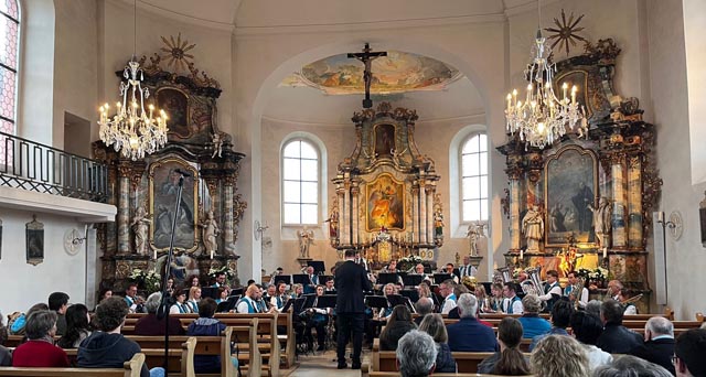 Die Musikgesellschaft Concordia Wegenstetten unter der Leitung von Bence Tóth. Foto: zVg