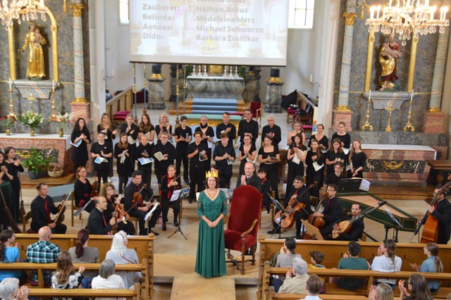 Frick: Schüler- und Lehrerchor entführen in die Antike