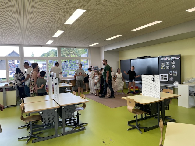 24 27 Schulhaus Klassenzimmer