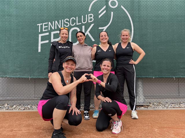 Hinten von links: Maria Cisarikova, Nadia Sanfilippo, Nathalie Vogel, Ramona Erb; Herzdamen vorne von links: Yvonne Köhler (Captain) und Anke Geissler. Foto: zVg