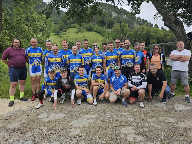 Gruppenfoto nach dem Mittagessen am letzten Tag. Foto: zVg